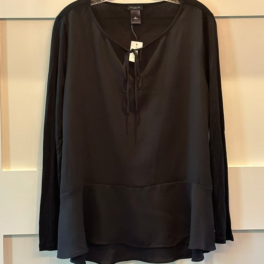🖤 NWT Ann Taylor Factory Black Peplum Blouse (Size M)